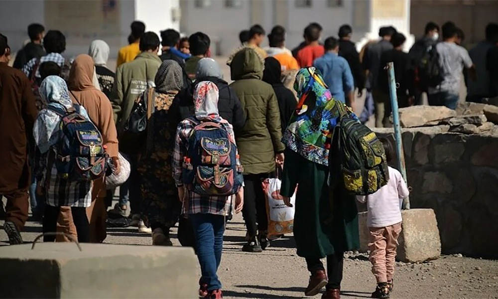 https://www.ariananews.af/700000-afghan-refugees-deported-from-iran-in-past-9-months/